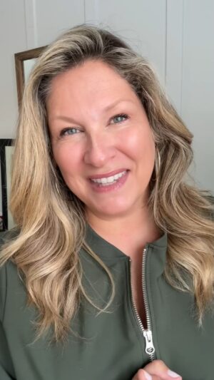 Saskia Thuot Instagram - Bonne nouvelle! Deux grands retours sur les ondes de Canal Vie! 🎉🎉🎉

Pour tous les détails concernant le recrutement de Tout pour vendre présenté par DuProprio, rendez-vous sur le site noovo.ca dans la section Participer.