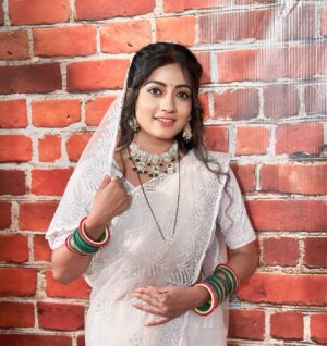 Sasmita Piyali Sahoo Instagram - Handle with care❤️..
.
.
#picoftheday #smile #saree #positivity #love #life #live #motivation #care #beyou #beauty #odiagirl #actress #pretty #vibes #instagram #sasmitapiyalisahoo