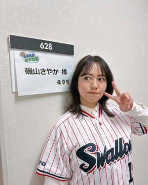 Sayaka Isoyama Instagram - ワクワク
プロ野球キャンプ始まってますね！
先日、つば九郎タイムスに呼んでいただいて、
スカウトさんのお話や順位予想など楽しく収録しました！
つば九郎がお休みしていて寂しいですが、
みんなで帰ってくるのを待ってましょうね！！
