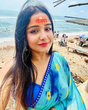Sayantani Guhathakurta Instagram - हर हर महादेव 🙏🏻
মহা শিবরাত্রির অনেক শুভেচ্ছা 
Swipe left ◀️

#shivratri #today #throwbackpic #somnath  #gujrat #oct24 #traveldairies #spiritualjourney #withmom