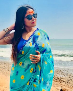 Sayantani Guhathakurta Instagram - हर हर महादेव 🙏🏻
মহা শিবরাত্রির অনেক শুভেচ্ছা 
Swipe left ◀️

#shivratri #today #throwbackpic #somnath  #gujrat #oct24 #traveldairies #spiritualjourney #withmom