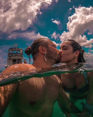Scarlet Gruber Instagram - Happy Birthday my Suapy @esquedachris !!!
36 Vueltas al sol para encontrarnos en este momento perfecto. Gracias por llenar mi vida de felicidad y aventura. Lo mejor esta por venir, que fortuna que sea de tu mano.