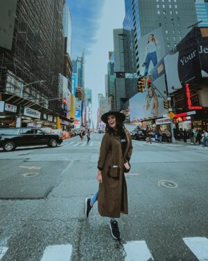 Scarlet Gruber Instagram - New York State of Mind 🏙 
.
.
.

🧥: @zleurope
📸: @esquedachrisphone