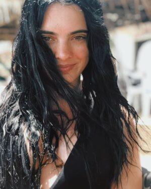 Scarlet Gruber Instagram - Extrañando la playita 🌞 y estar así,  natural.
