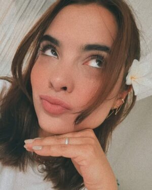 Scarlet Gruber Instagram - Trágame tierra 🌎 y llévame a Bali ☀️