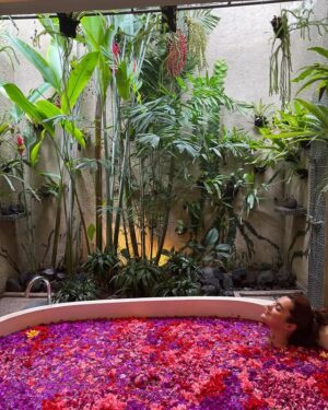 Scarlet Gruber Instagram - Trágame tierra 🌎 y llévame a Bali ☀️