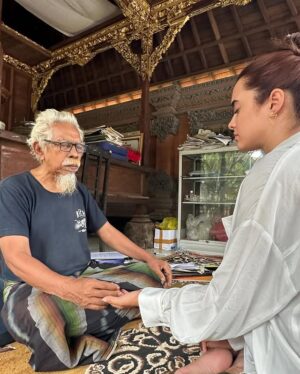 Scarlet Gruber Instagram - Trágame tierra 🌎 y llévame a Bali ☀️