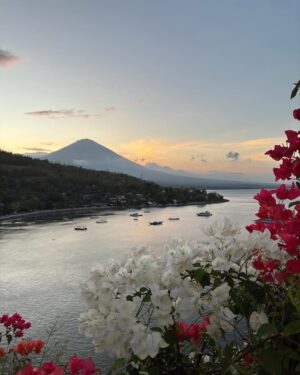 Scarlet Gruber Instagram - Trágame tierra 🌎 y llévame a Bali ☀️