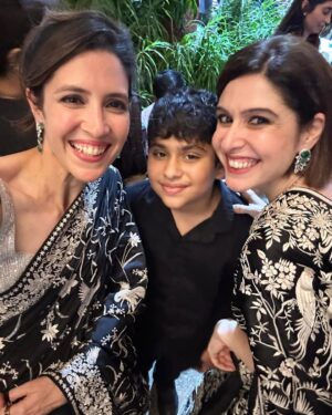 Scherezade Shroff Instagram - What a fun evening!! ❤️ 
@ashdeenl X @timeandtalentsclub with gorgeous Parsi garas & yummy bhonu! 

Show director- @vahbizmehta 
HMU- @arshisjaveriofficial 
#90yearsofthetimeandtalentsclub #parsigara #parsibhonu #sarinotsorry
