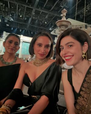 Scherezade Shroff Instagram - 25 years of @sabyasachiofficial ! 🥂 What a show!!! 

#25yearsofsabyasachi #awesomesauce #aboutlastnight #sarinotsorry