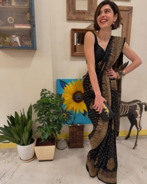 Scherezade Shroff Instagram - 25 years of @sabyasachiofficial ! 🥂 What a show!!! 

#25yearsofsabyasachi #awesomesauce #aboutlastnight #sarinotsorry