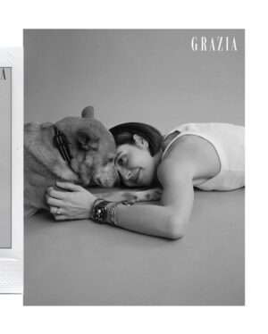 Scherezade Shroff Instagram - Just Mars & his obsessed Mommy/Bestie! 🥹

This might be my favourite shoot ever! @graziaindia 💗

Photograph: Yusuf Lokhandwala
Hair & Make-up: Jean-Claude Biguine Salon & Spa,Mumbai

#bestie #dogsarethebestpeople #marsshroff #thatsjustmybabydoggy #adoptdontshop