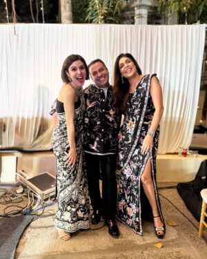 Scherezade Shroff Instagram - What a fun evening!! ❤️ 
@ashdeenl X @timeandtalentsclub with gorgeous Parsi garas & yummy bhonu! 

Show director- @vahbizmehta 
HMU- @arshisjaveriofficial 
#90yearsofthetimeandtalentsclub #parsigara #parsibhonu #sarinotsorry