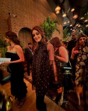 Scherezade Shroff Instagram - 25 years of @sabyasachiofficial ! 🥂 What a show!!! 

#25yearsofsabyasachi #awesomesauce #aboutlastnight #sarinotsorry