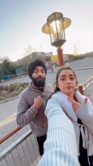 Sehaj Arora Instagram - “Sun Bawli, main piyaar karta hoon💥  #FoujiBoySwag 

.
.

#FoujiBoy #trending  #sehajarora #UKInfluencer #MadeInTheUK #LondonLife #UKStyle #BritishVibes #ExploreUK #UKFoodie #BritishCulture #UKTravel #LondonVibes #UKFashion #BritishFood #IndoBritish #FusionVibes #WanderlustUK #UKTrends #ExploreLondon #BritishLife #UKEvents #UKInfluencers