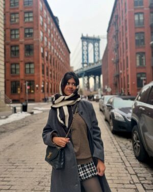 Sejal Kumar Instagram - 🧩🧩my EP finding joy is here 🧩🧩

And kahin chale music video will be up at 5pm today on my @youtubeindia channel! 
put my heart and soul into this one and I appreciate each one of you who listen and send it love! 

STREAM on @spotifyindia @applemusic and SHARE it on your storiesss! 

Some issue with the songs appearing on reels! Sorting that out with tunecore 💓