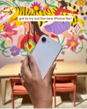 Sejal Kumar Instagram - iPhone 16E namaste 🙏🏼 

Witnessed crazy tech, innovation and elegance and gave it to my papa ❤️ thanks @apple as always 

#ShotoniPhone #AppleIntelligence #iPhone16E