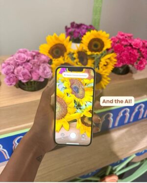 Sejal Kumar Instagram - iPhone 16E namaste 🙏🏼 

Witnessed crazy tech, innovation and elegance and gave it to my papa ❤️ thanks @apple as always 

#ShotoniPhone #AppleIntelligence #iPhone16E