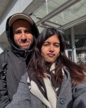 Sejal Kumar Instagram - quick stop at nyc! Spent the last few days going around here and prepping for the Finding Joy EP release! Stay tuned and get exciteddd for the Kahin Chale MV 🧩 

Black trench- @qua.clothing 
@vailanciaaa @thetrendby_aman
