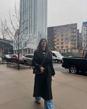 Sejal Kumar Instagram - quick stop at nyc! Spent the last few days going around here and prepping for the Finding Joy EP release! Stay tuned and get exciteddd for the Kahin Chale MV 🧩 

Black trench- @qua.clothing 
@vailanciaaa @thetrendby_aman