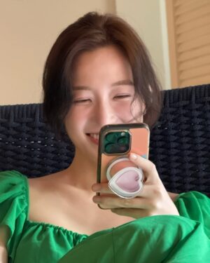 Seo Ji-hye Instagram - 🏝️