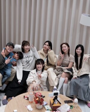 Serena Fang Instagram - @_gored_ 每次聚在一起總是有聊不完的話
好像回到比賽時候的樣子，好開心呦！
增加迷你版的小隊友 好萌好可愛☺️🤍
#紅隊家人