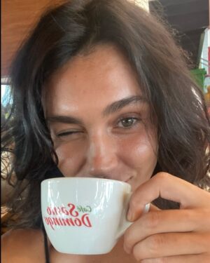 Serenay Aktaş Instagram - Hola mi amores¡ :')