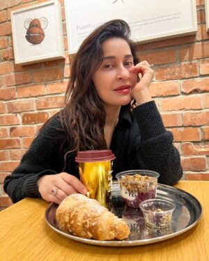 Shaista Lodhi Instagram - Acting like everything's fine.. it's an art form.

#ShaistaLodhi