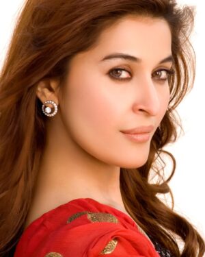 Shaista Lodhi Instagram - Going through my photo gallery, both past and present, I find myself reflecting on a journey that spans over two decades. I’m filled with nothing but gratitude. From one morning to the next, each step has been a blessing. Alhamdulillah for the countless opportunities to connect, learn, and grow — with each show, each network, and each beautiful moment along the way.

I am forever grateful for Allah's grace and guidance throughout this journey, and for the incredible support of my fans who have stood by me every step of the way. Alhamdulillah for this beautiful ride, and for all that lies ahead. 🙏

Happy New Year 

#ShaistaLodhi #HappyNewYear #Year2025