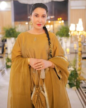Shaista Lodhi Instagram - Wearing @sheenbyshaistalodhi at wedding reception.

📷 @black_ink_studio_ 

#ShaistaLodhi