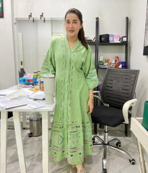 Shaista Lodhi Instagram - Busy day at the clinic, but seeing people leave with a smile makes it all worth it. 🫶😄

#WorkMode #Blessed