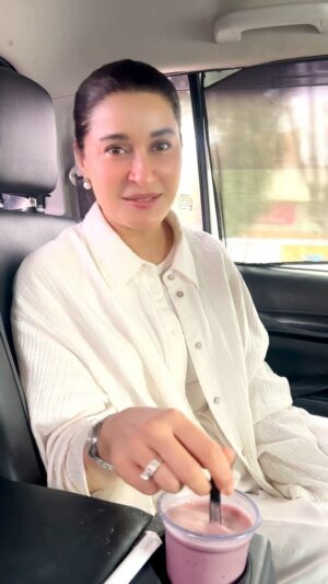 Shaista Lodhi Instagram - Adding Ashwagandha to my smoothie for a natural boost of energy and stress relief! 

#Ashwagandha #ShaistaLodhi