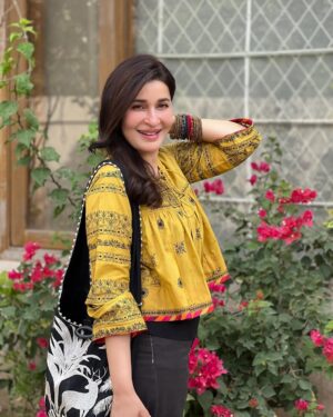 Shaista Lodhi Instagram - Just Happiness! 🌸❤️

#shaistalodhi