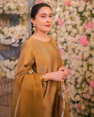Shaista Lodhi Instagram - Wearing @sheenbyshaistalodhi at wedding reception.

📷 @black_ink_studio_ 

#ShaistaLodhi