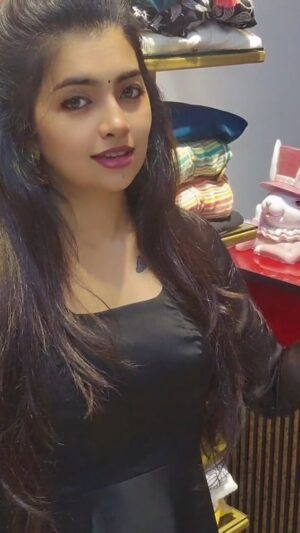 Shalini SJ Instagram - Pullikuyille...🥰🥰🥰

#love #romance #valentine #mine #trending #fyp