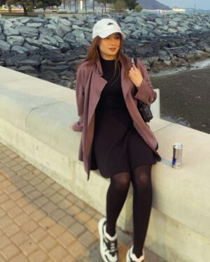 Shameen Khan Instagram - My wounds are healing with the salt
All my senses intensified
Whenever you and I, we dive
I crossed the ocean of my mind 🎧 🎶 
.
.
.
#khorfakkan #beachkhorfakkan #khorfakkanbeach #winters #2025 #ocean #uae #uaebeauty #dubai #dxb