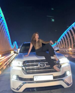 Shameen Khan Instagram - Never wanted perfect, Just be real! ♥️ 
.
.
.
#meydan #dxb #nightlifeuae🇦🇪 #bridge #bluelight #meydanbridge #meydanbridgedubai💙 #bluemeydanbridge 🇦🇪 #dubai #dubailife