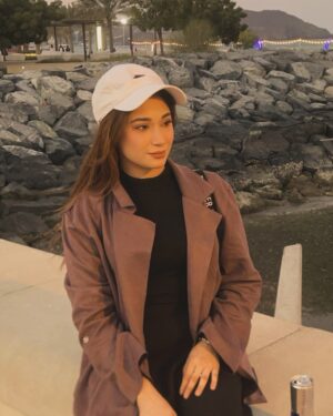 Shameen Khan Instagram - My wounds are healing with the salt
All my senses intensified
Whenever you and I, we dive
I crossed the ocean of my mind 🎧 🎶 
.
.
.
#khorfakkan #beachkhorfakkan #khorfakkanbeach #winters #2025 #ocean #uae #uaebeauty #dubai #dxb