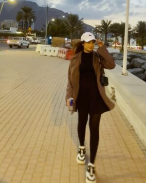 Shameen Khan Instagram - My wounds are healing with the salt
All my senses intensified
Whenever you and I, we dive
I crossed the ocean of my mind 🎧 🎶 
.
.
.
#khorfakkan #beachkhorfakkan #khorfakkanbeach #winters #2025 #ocean #uae #uaebeauty #dubai #dxb