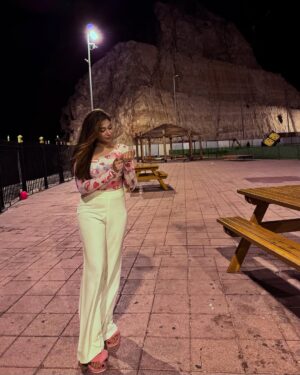 Shameen Khan Instagram - Bora Bora means ?? 
.
.
.
.
#apdhillon #apdillon #dubai🇦🇪 #jabalhafeet #mountians #dubaimountains #hills #winters #uae #newyears