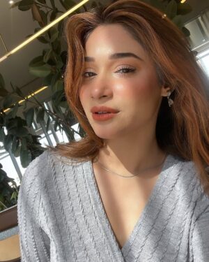 Shameen Khan Instagram - Iced pumpkin spice latte 🎃 
.
.
.
.
#dxb #newyear #2025 #coffee #fyp #instagramers #newlife #newday #iamfeelinggood #shameenkhan #beauty #clearskin #shameenkhan