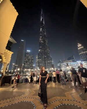 Shameen Khan Instagram - Twinning vibes on point! 

.
.
#burjkhalifa #twinning #dubailife🇦🇪 #dxb #shein #lookoftheday #fyp #heels #forever