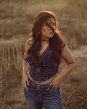 Shamni Mahe Instagram - Getting lost in the haze

Photographer: @francisxavier_official 🤎