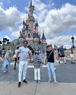 Sharmila Faruqui Instagram - In the world of fantasy and dreams - EuroDisney - always keep dreaming 🎉 magic is everywhere