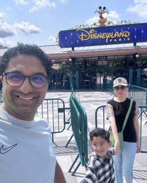 Sharmila Faruqui Instagram - In the world of fantasy and dreams - EuroDisney - always keep dreaming 🎉 magic is everywhere