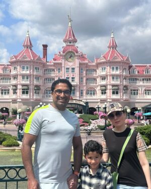 Sharmila Faruqui Instagram - In the world of fantasy and dreams - EuroDisney - always keep dreaming 🎉 magic is everywhere