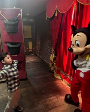 Sharmila Faruqui Instagram - In the world of fantasy and dreams - EuroDisney - always keep dreaming 🎉 magic is everywhere