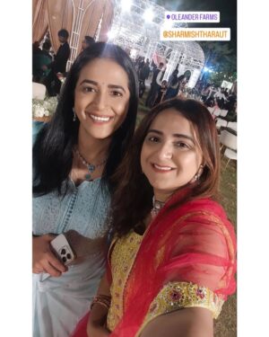 Sharmishtha Raut Instagram - प्राजक्ता कोळी च्या लग्नाला अभिनेत्री शर्मिष्ठा राऊत ची उपस्थिती❤️✨

#prajaktakoli #vrishankkhanal #sharmishtharaut #wedding #trpmarathi
