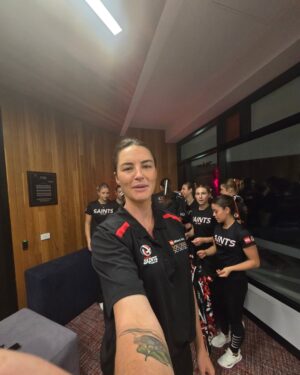 Sharni Layton Instagram - When the 23s need to show you how to take selfies. (Swipe to last pic) accompanied by a Louis Armstrong version of Saints to help show my old age 👵🤣 @southernsaintsvnl #dresspresentation #VNL2025
