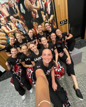 Sharni Layton Instagram - When the 23s need to show you how to take selfies. (Swipe to last pic) accompanied by a Louis Armstrong version of Saints to help show my old age 👵🤣 @southernsaintsvnl #dresspresentation #VNL2025